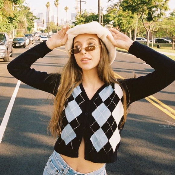 Brandy Melville Elizabeth cardigan sweater - Picture 2 of 7